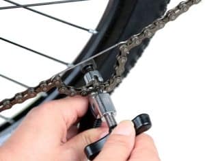 découvrez comment enlever facilement une chaîne de vélo avec notre guide étape par étape. idéal pour les cyclistes débutants et expérimentés, apprenez les techniques pour un entretien efficace de votre vélo.