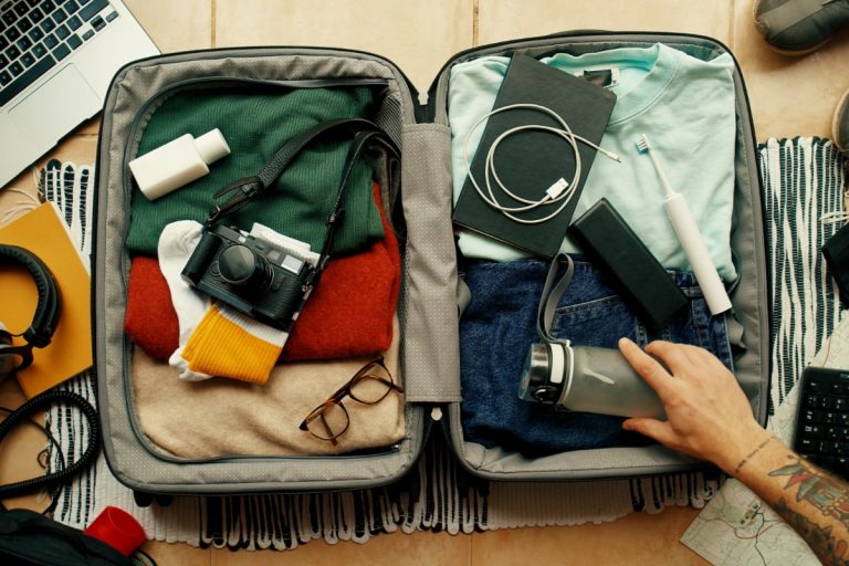 Optimiser la place dans une valise : astuces et conseils pratiques