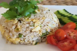 découvrez notre recette savoureuse de riz aux œufs, un plat simple et réconfortant qui allie le moelleux du riz à la richesse des œufs. parfait pour un repas rapide ou un accompagnement délicieux, à déguster chaud ou froid !